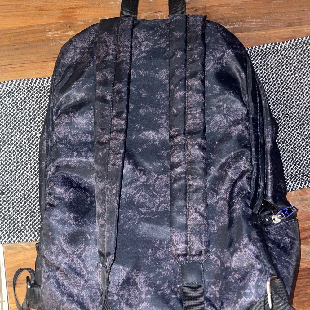 JoyLab Black Patterned Minimalist Backpack - Picture 5 of 5